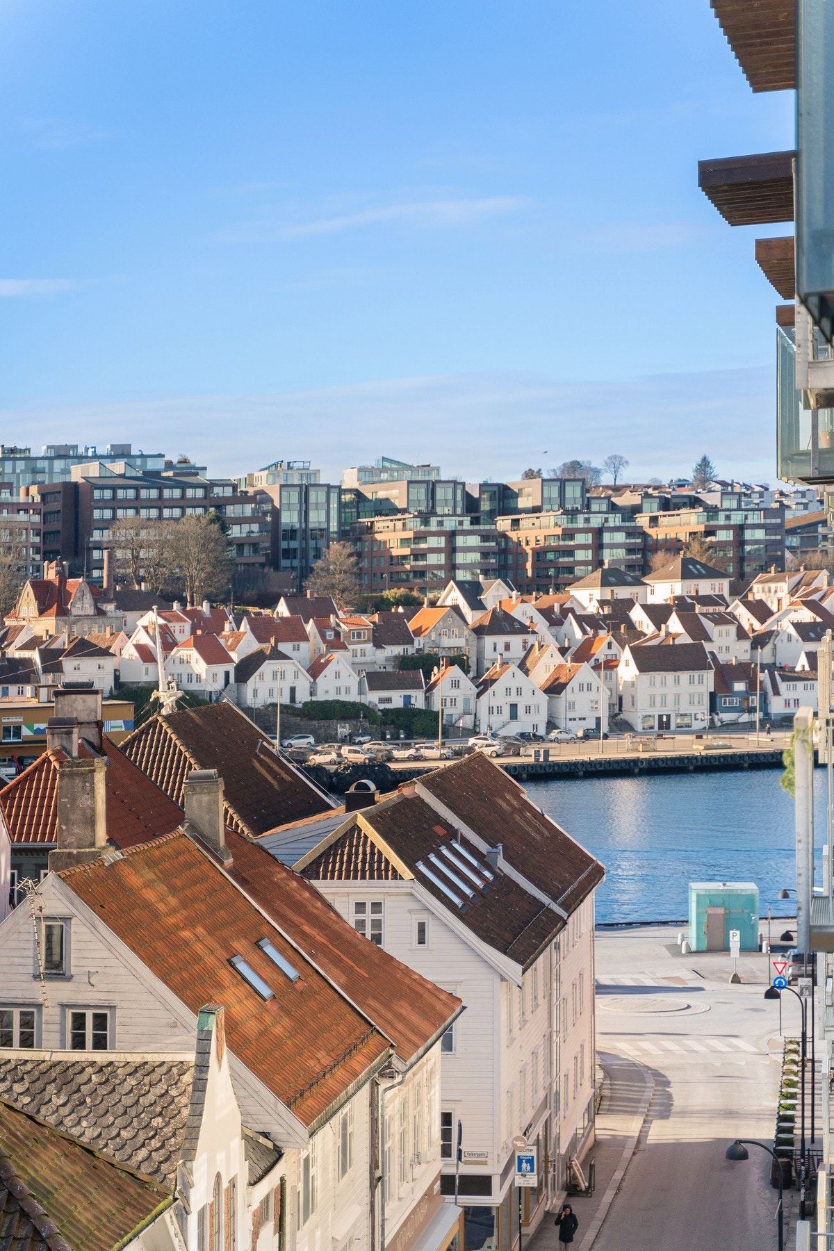 Utsikt til vågen fra balkongen. Galleribilde