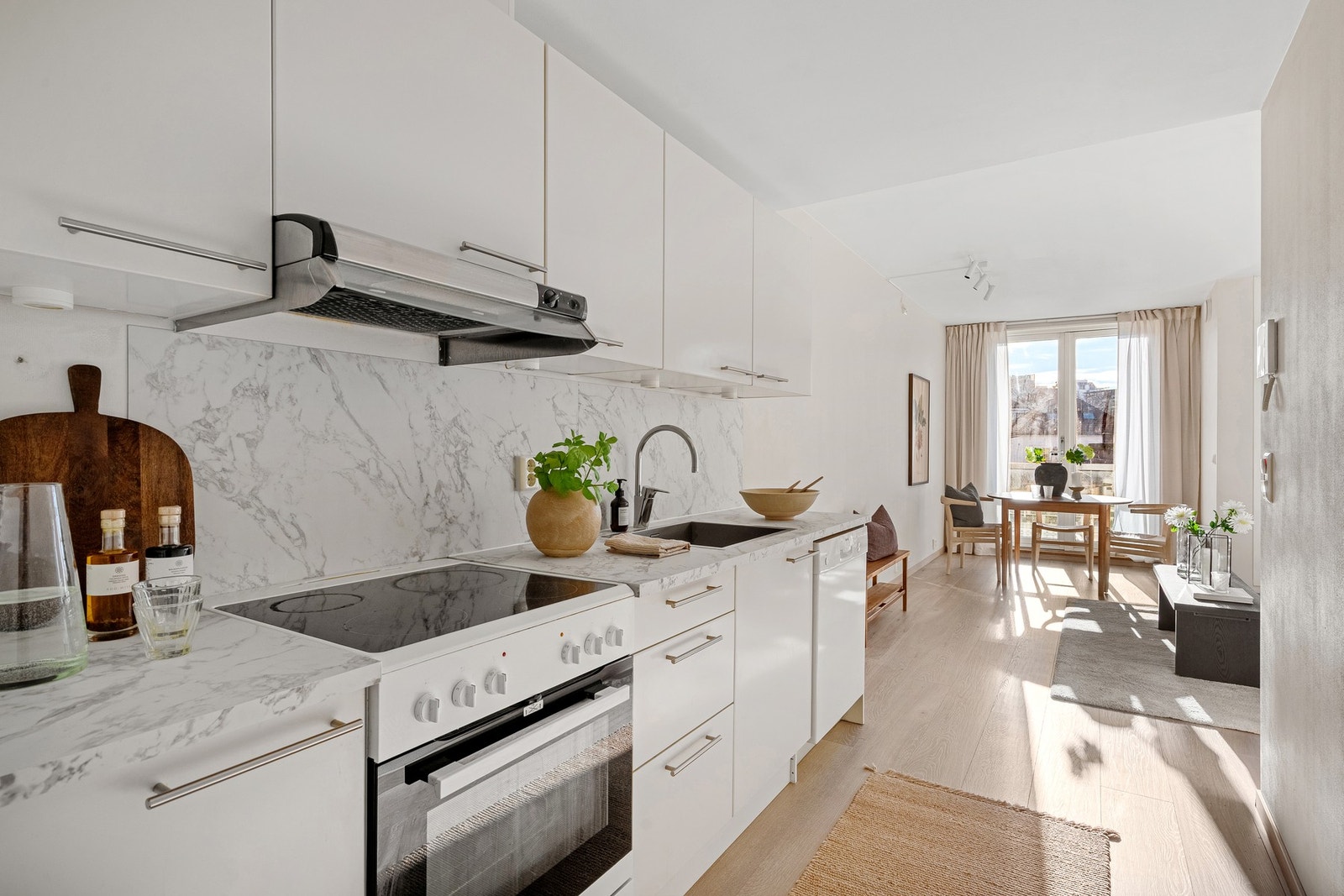 Kjøkkenet ble oppgradert med ny benkeplate og nye håndtak i 2026. Galleribilde