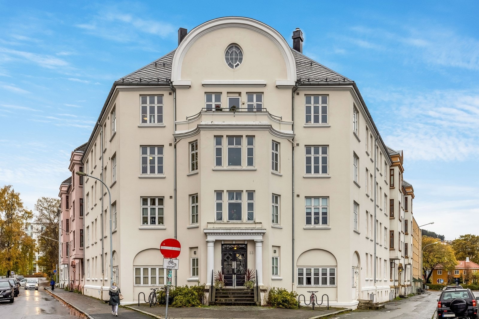 Sameiet har en felles, steinsatt uteplass i bakgården for beboerne. Galleribilde