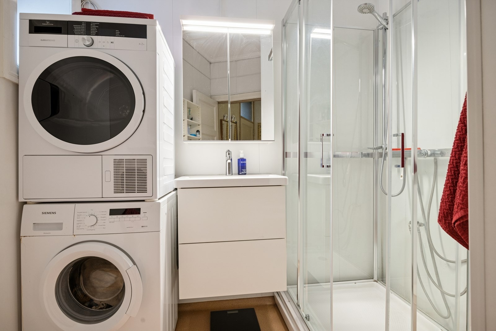 Her er det installert dusjkabinett, og rommet har mekanisk avtrekk. Galleribilde