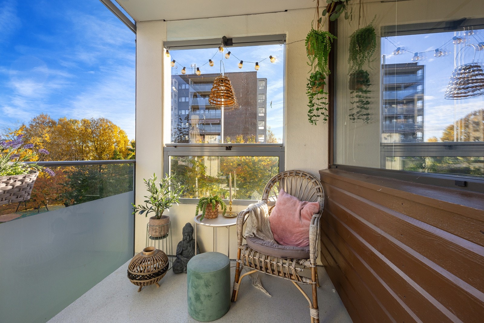 Hyggelig balkong med plass til enkel møblering. Galleribilde