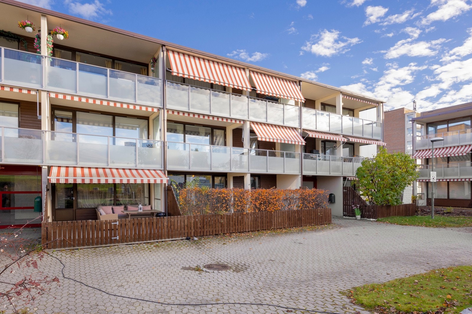 Leiligheten disponerer garasjeplass i felles garasje. Galleribilde