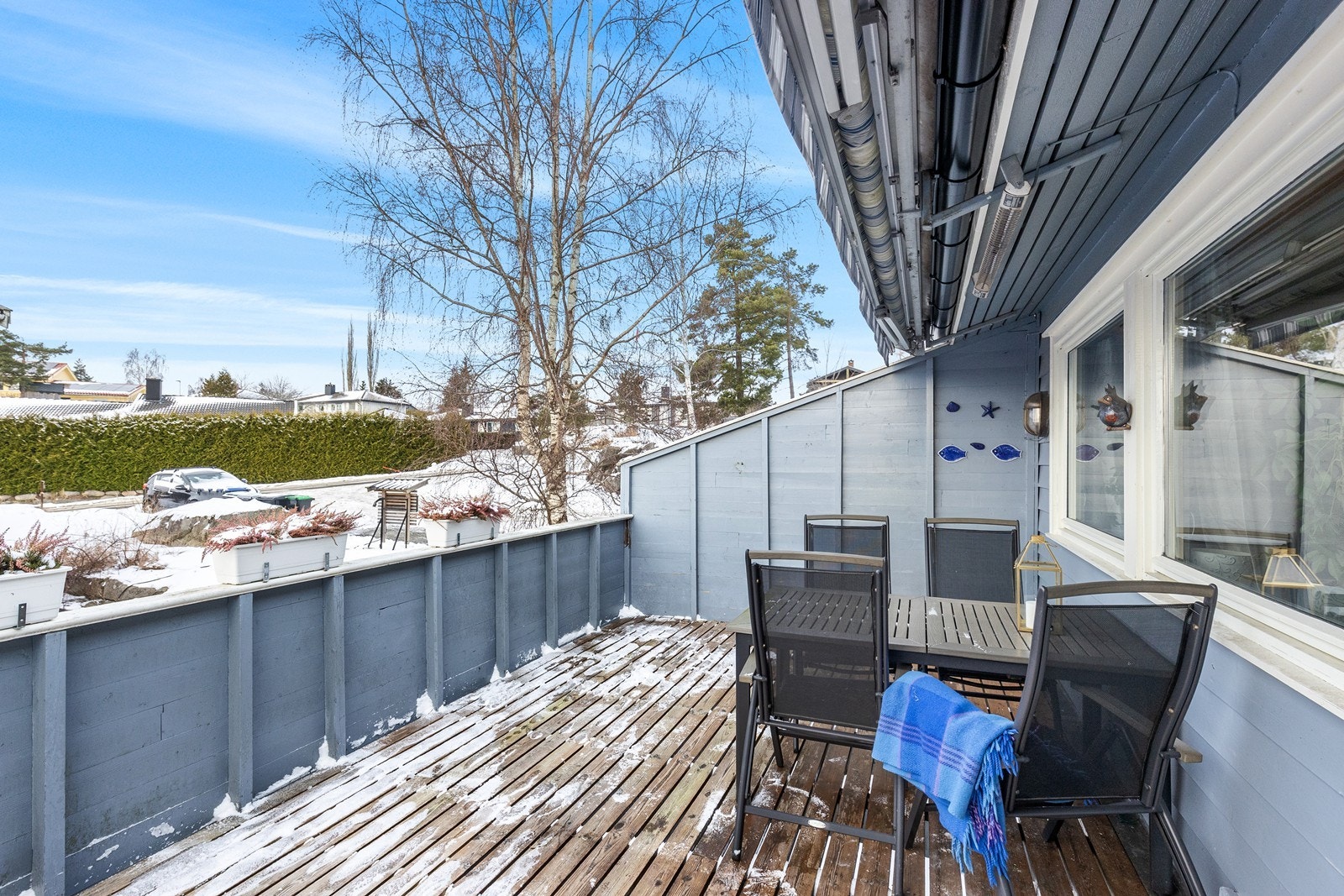 Balkongen har god plass til utemøbler og grill. Galleribilde