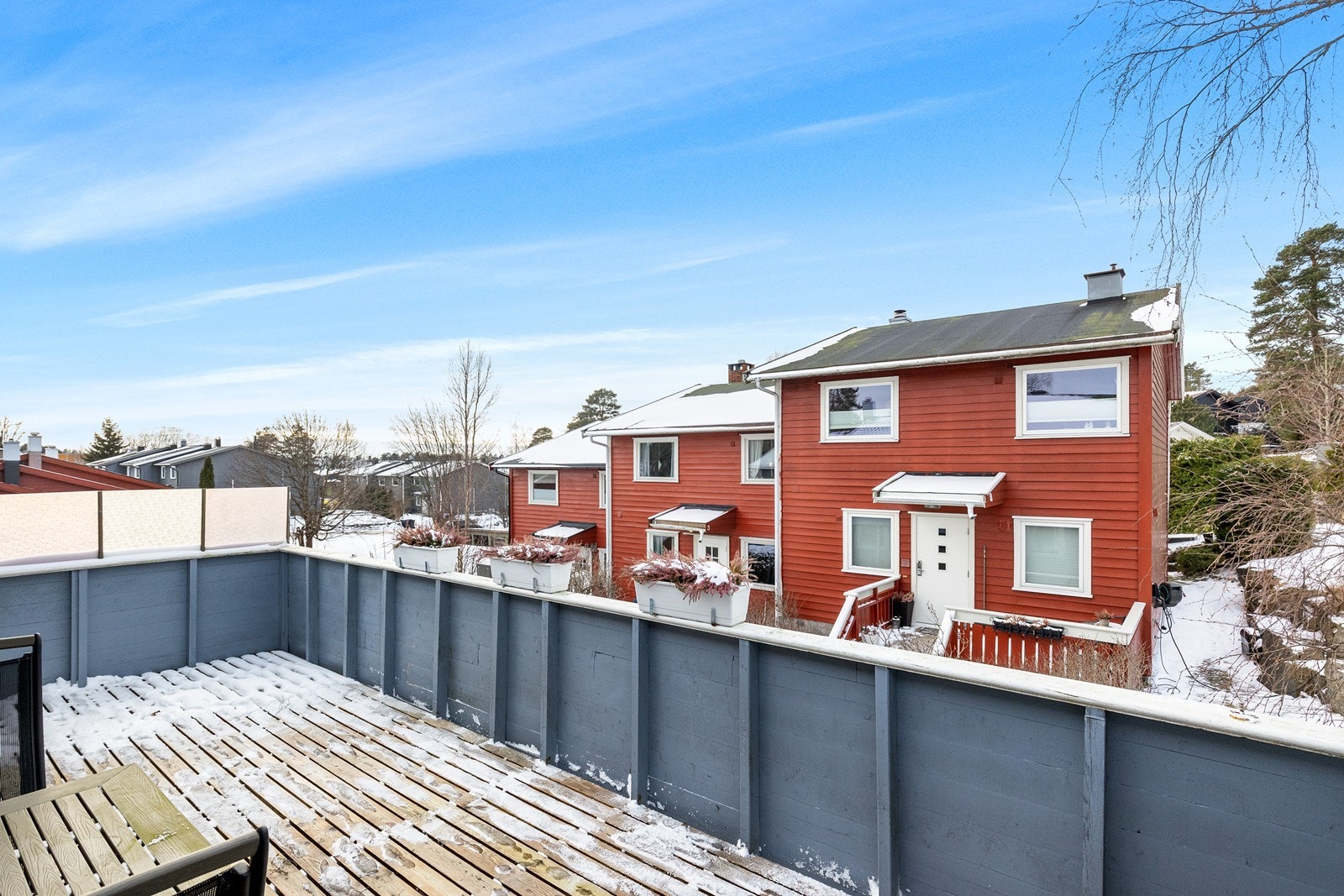 Herfra har man utsikt over det rolige og grønne nabolaget. Galleribilde