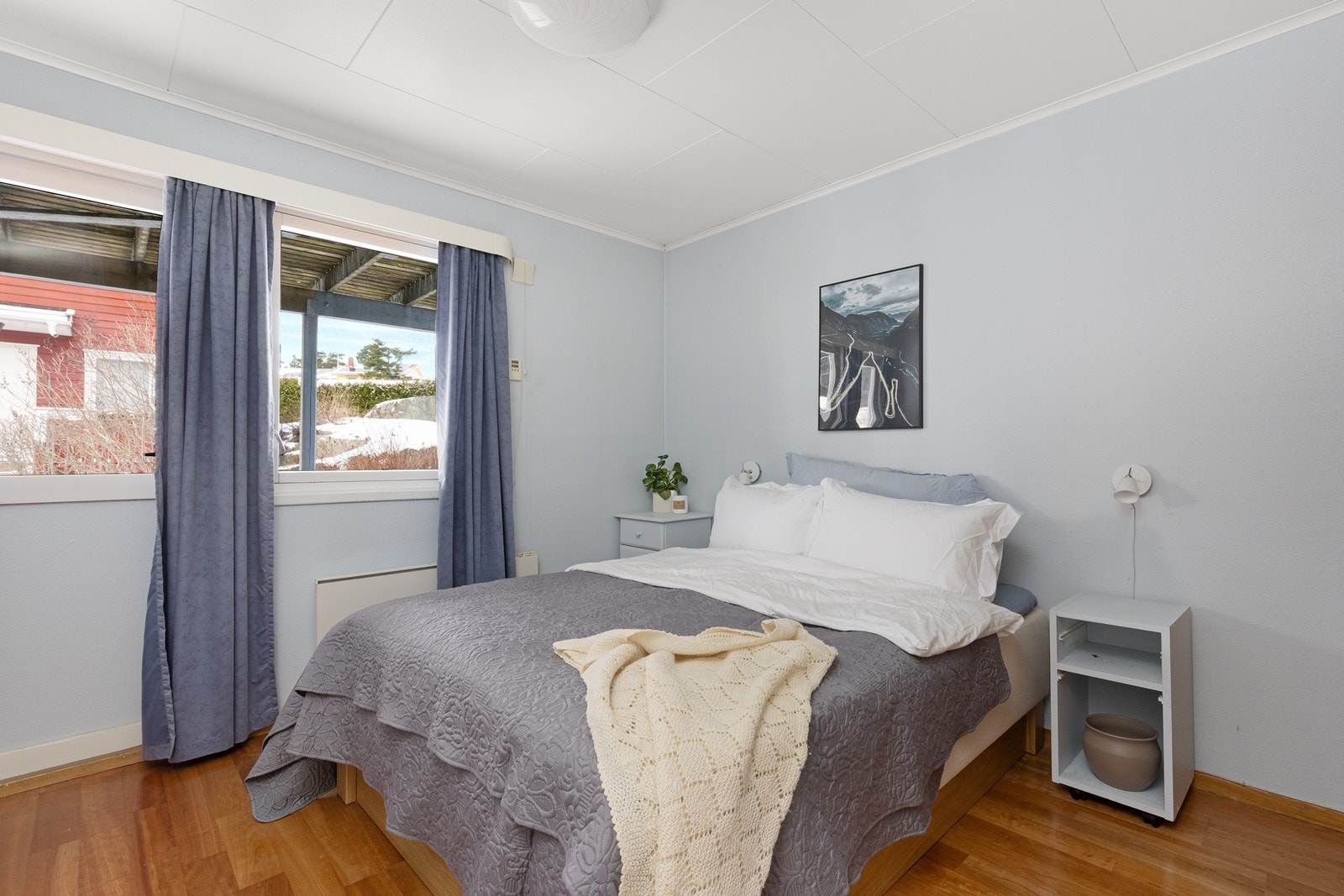 Første etasje inneholder tre soverom av god størrelse. Galleribilde