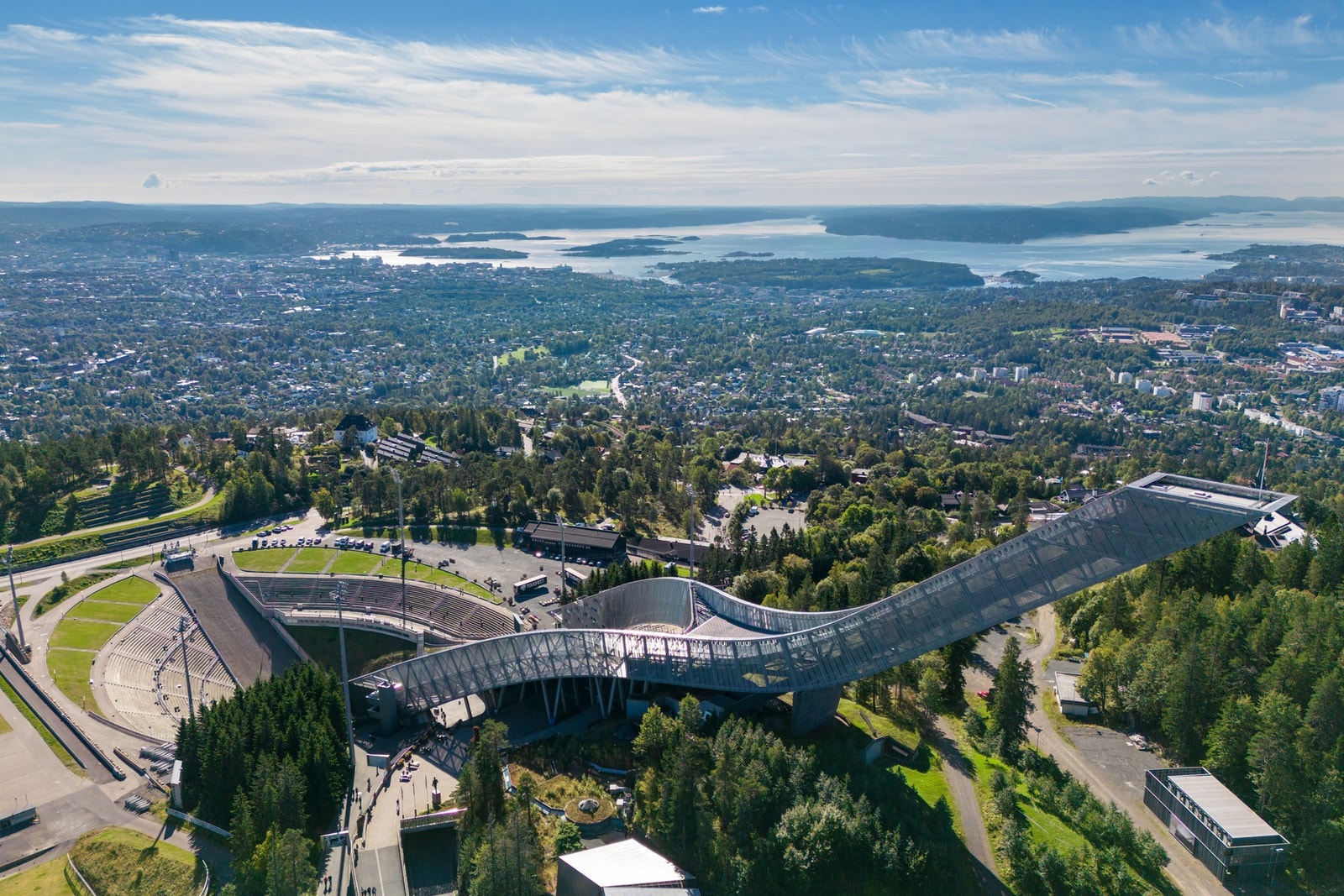 Det er kort spasertur til Holmenkollens ski- og hoppanlegg i tillegg til Tryvann med Wyller-løypa og klatrepark Galleribilde