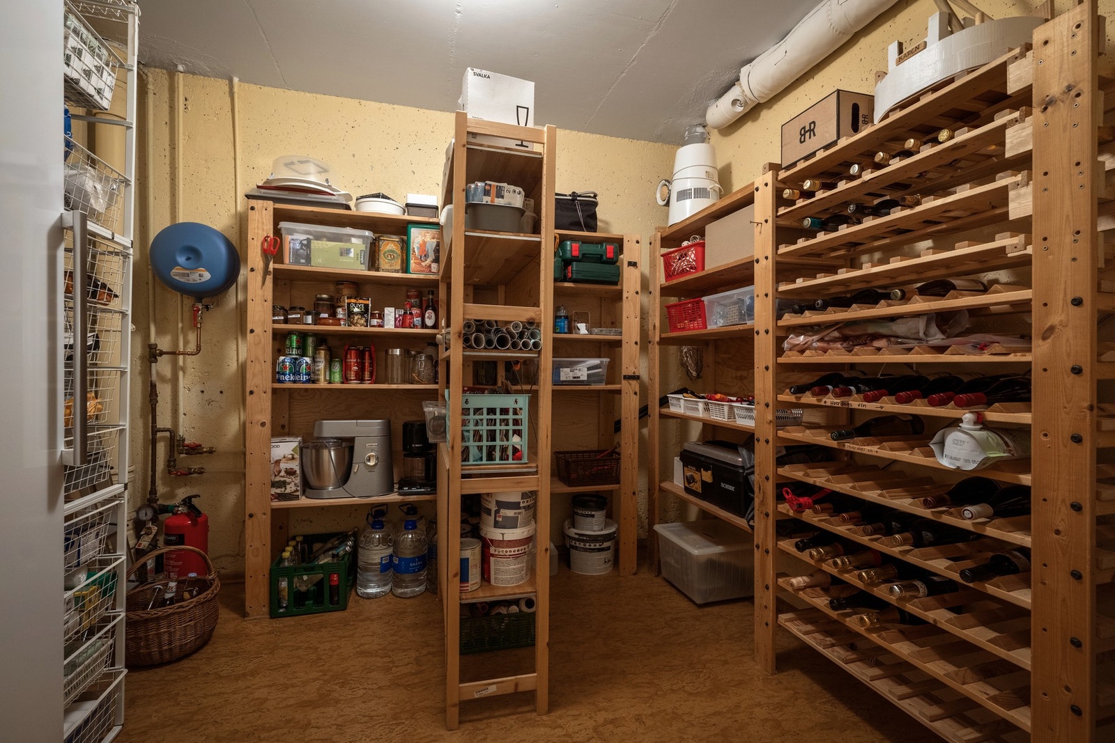 Romslig bod i boligens underetasje Galleribilde