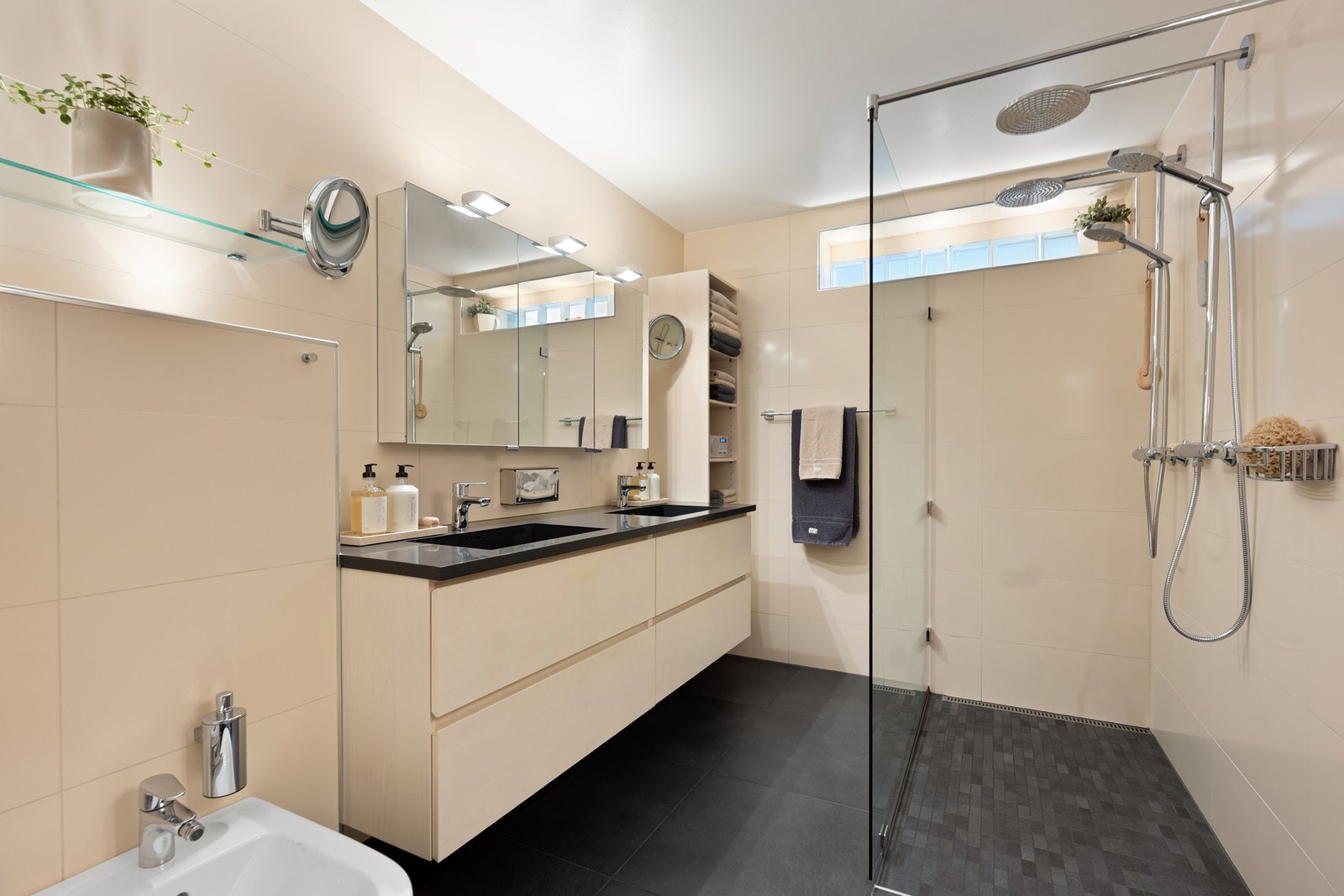 Stort bad i underetasjen, nytt i 2008 Galleribilde