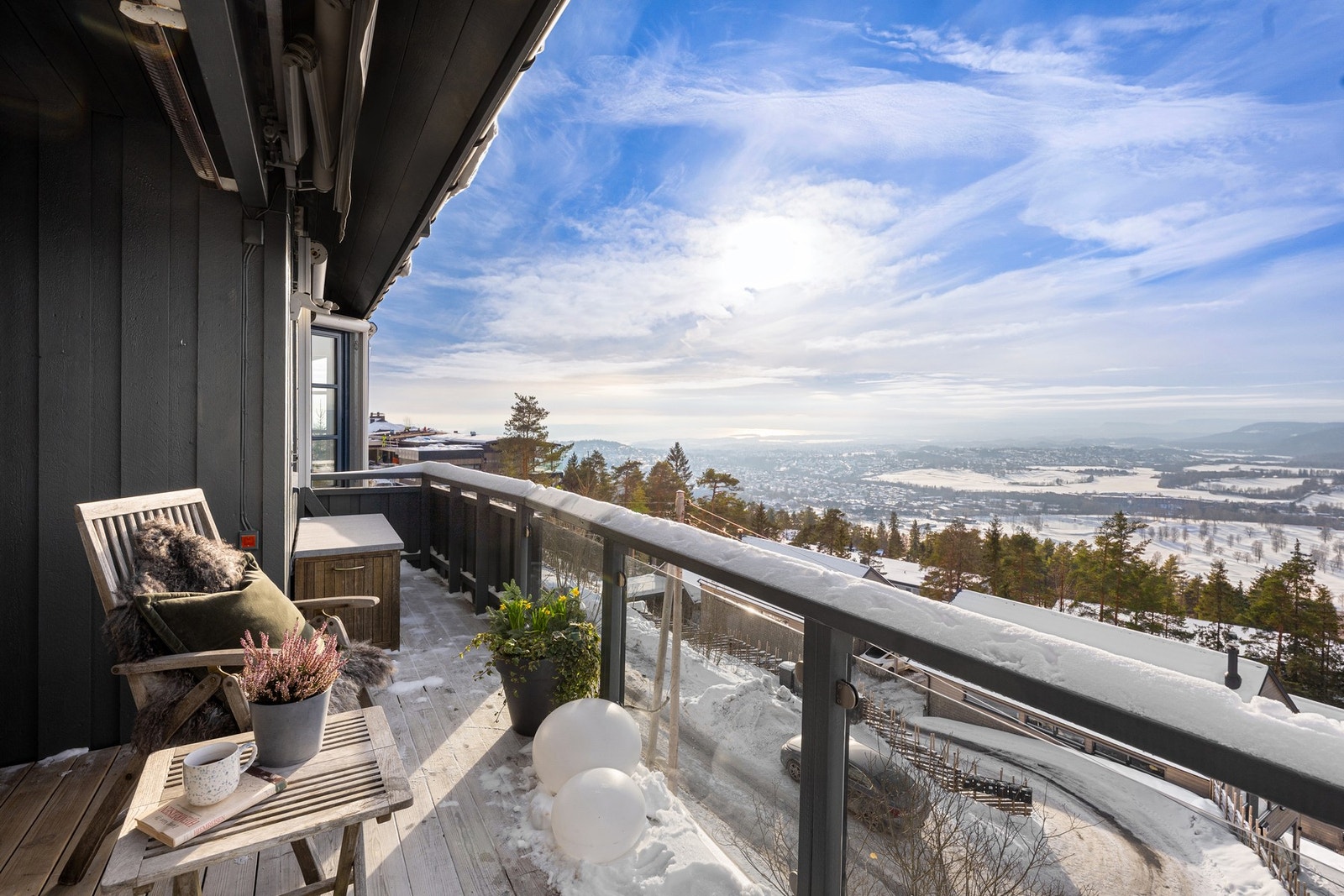 Boligen har en fantastisk flott utsikt over Oslofjorden, marka og Bogstadvannet Galleribilde