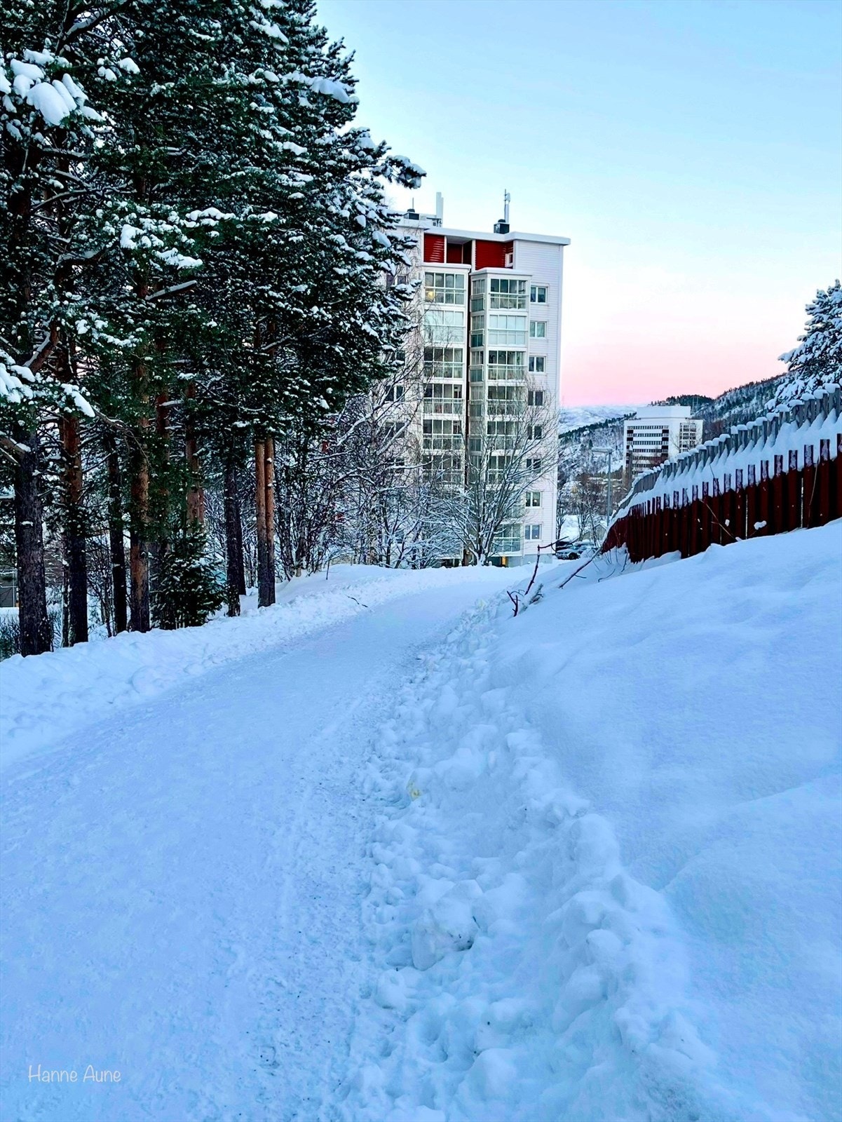 Leiligheten er en del av veldrevne Toppen borettslag (Selgers eget bilde) Galleribilde