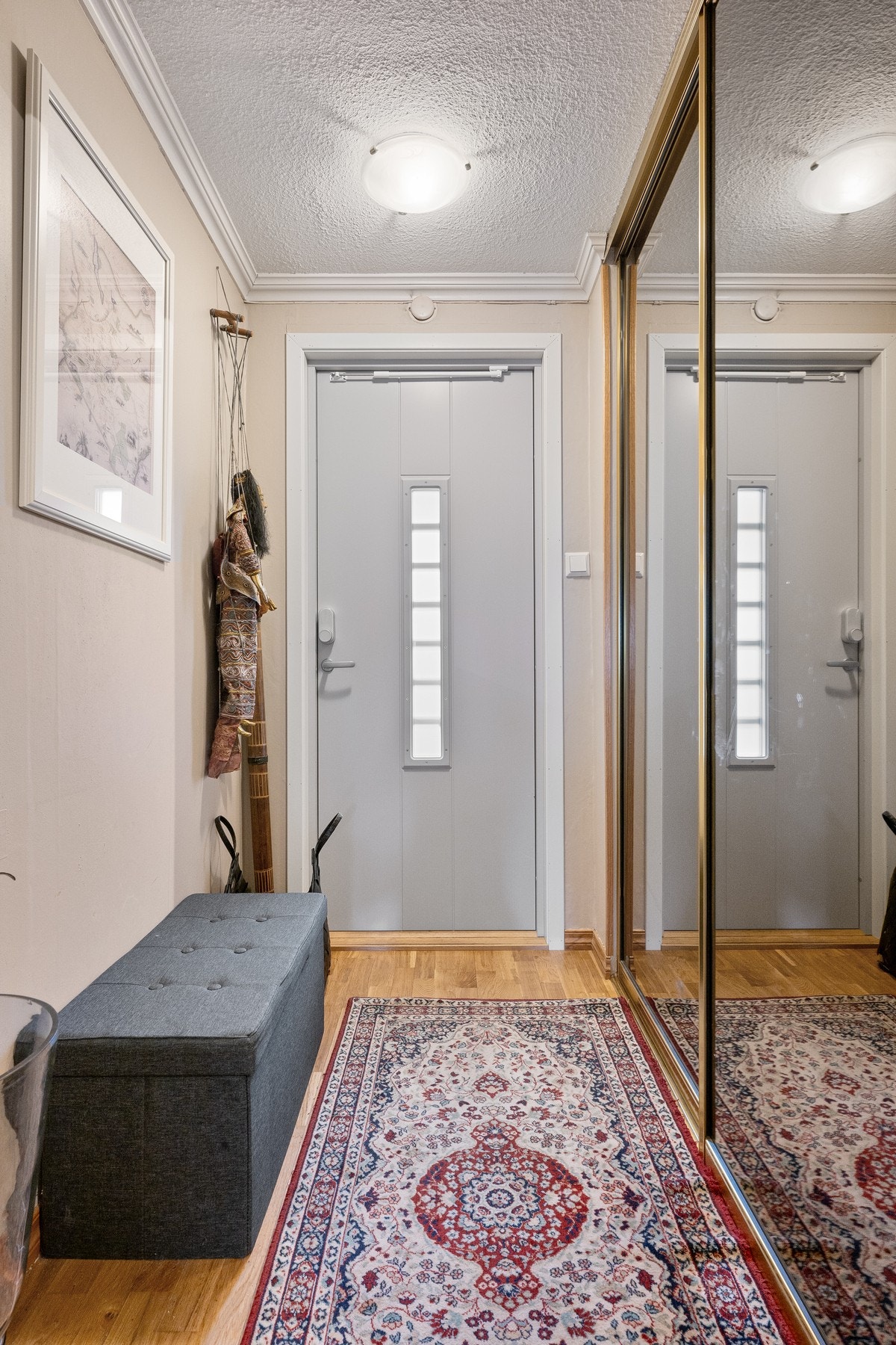 Entre med skyvedørsgarderobe Galleribilde