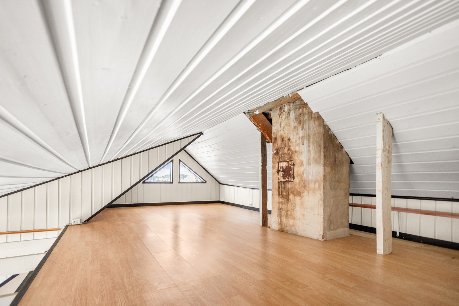 Hemsen med direkte adkomst fra stuen. Rommet har for lav takhøyde til å være målbart som BRA. Galleribilde