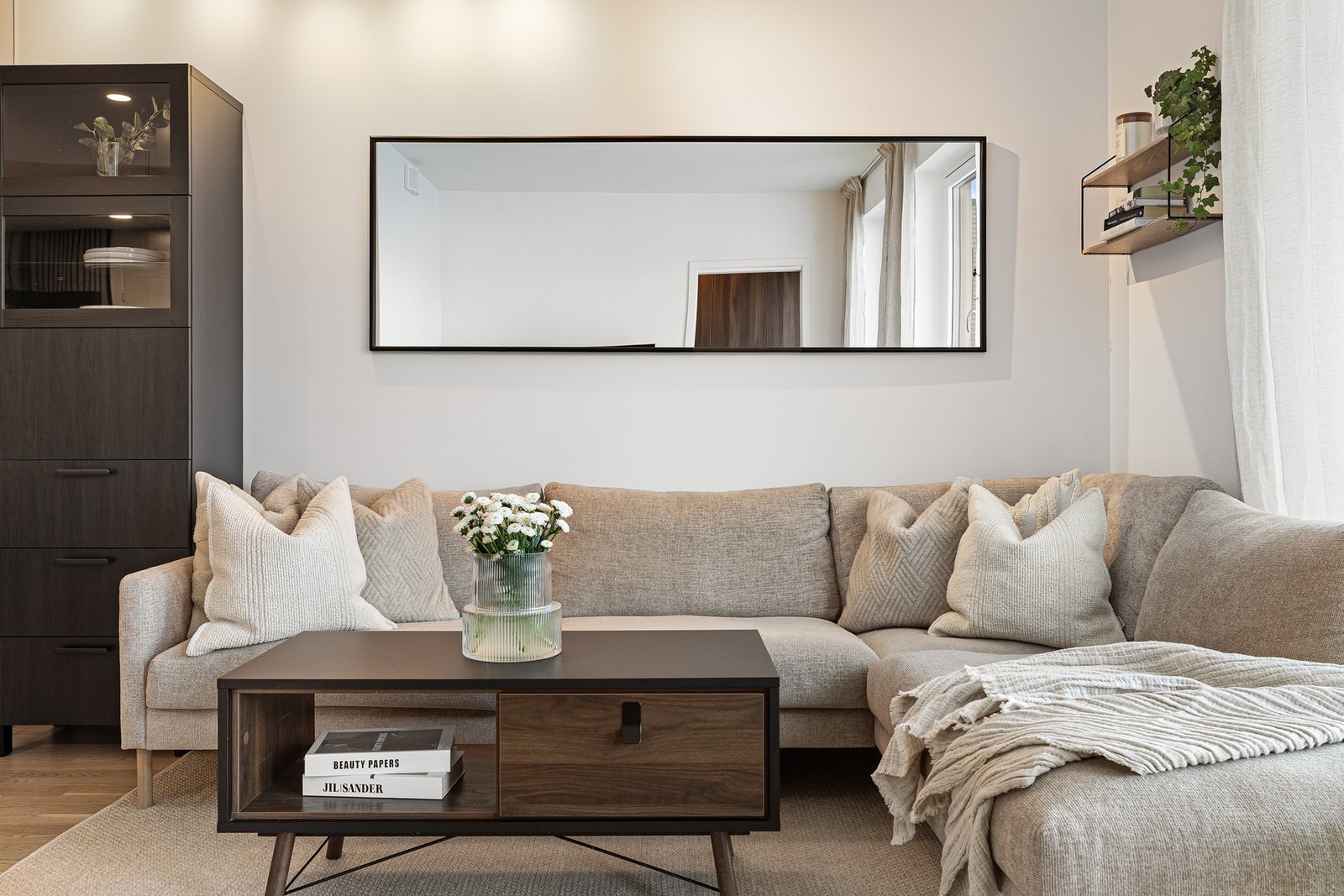 Leiligheten er malt i tidsriktige fargetoner. Galleribilde