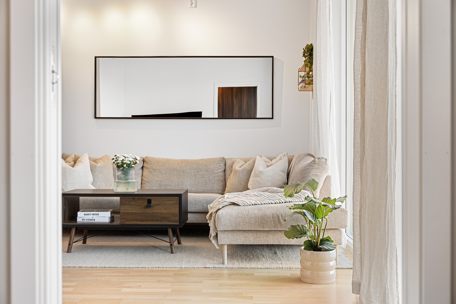 Fra stuen har du enkel adkomst til soverommet. Galleribilde