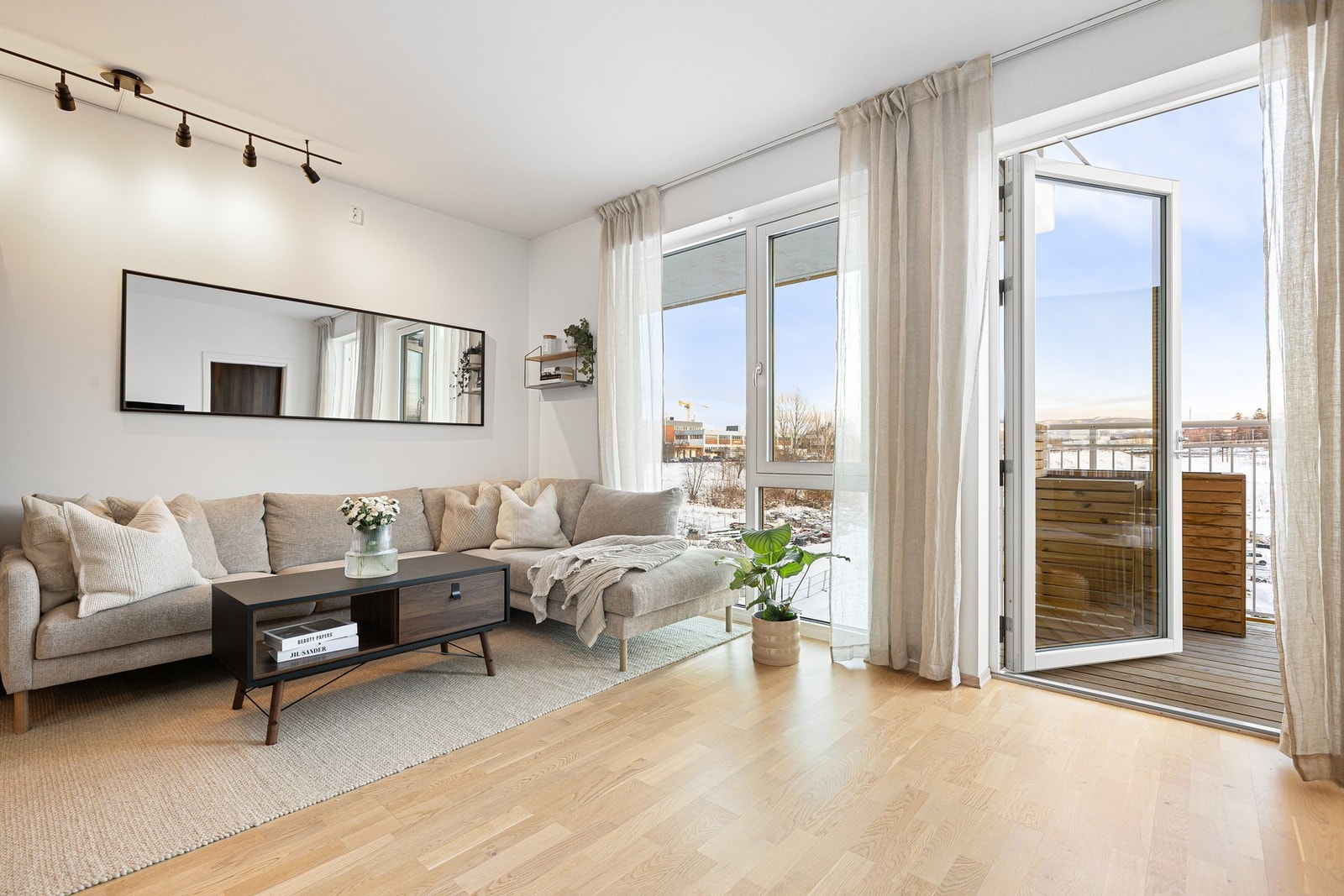 Fra stuen har du direkte utgang til balkongen. Galleribilde