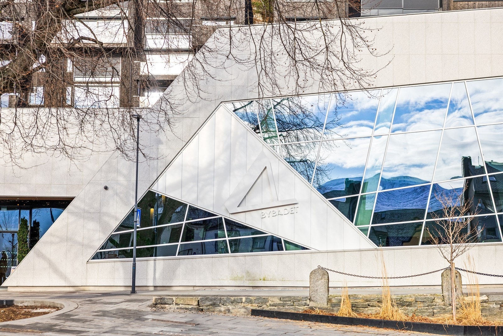 Like ved leiligheten finner du populære Bybadet Galleribilde