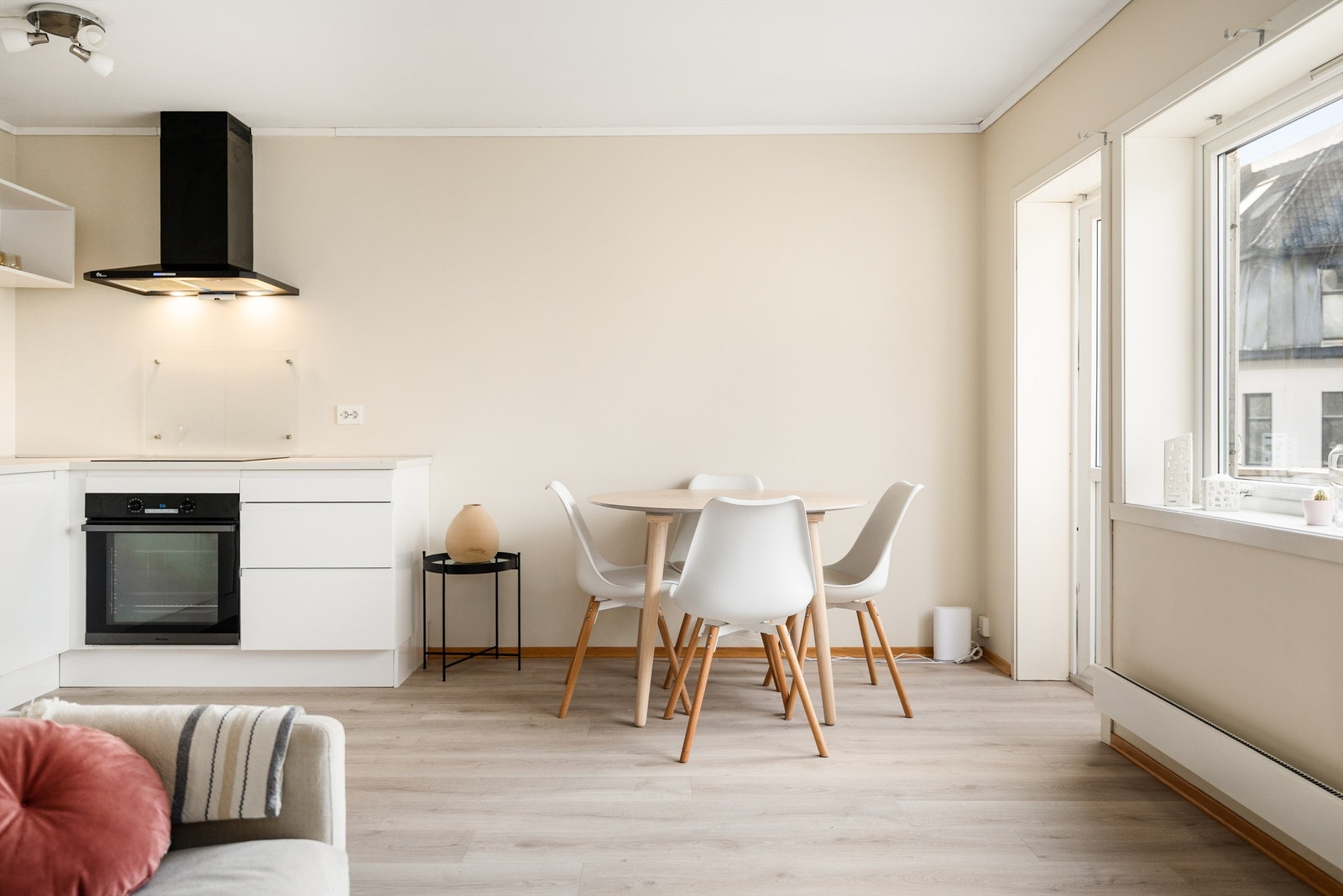 Fra stuen er det utgang til vestvendt balkong Galleribilde