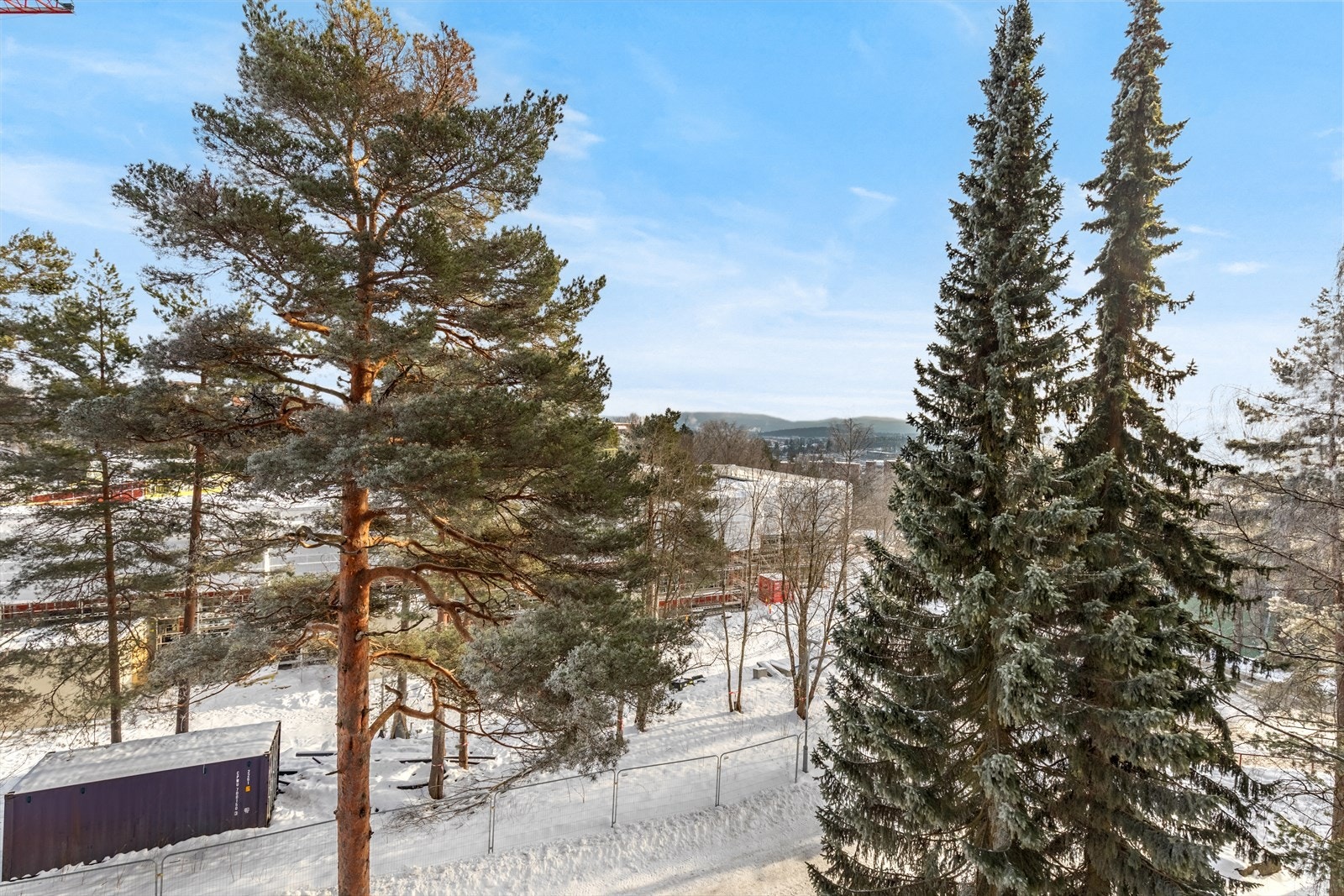 I umiddelbar nærhet ligger Østmarka, som byr på varierte friluftsopplevelser gjennom hele året. Galleribilde