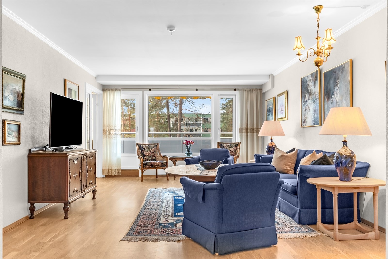 Velkommen til Edvard Munchs vei 99 en lys og romslig 3(4)-roms leilighet i 3. etasje på Ellingsrud. Galleribilde