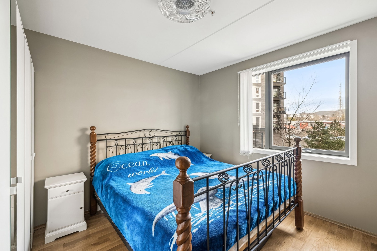 Soverom 2. Hovedsoverom. Galleribilde