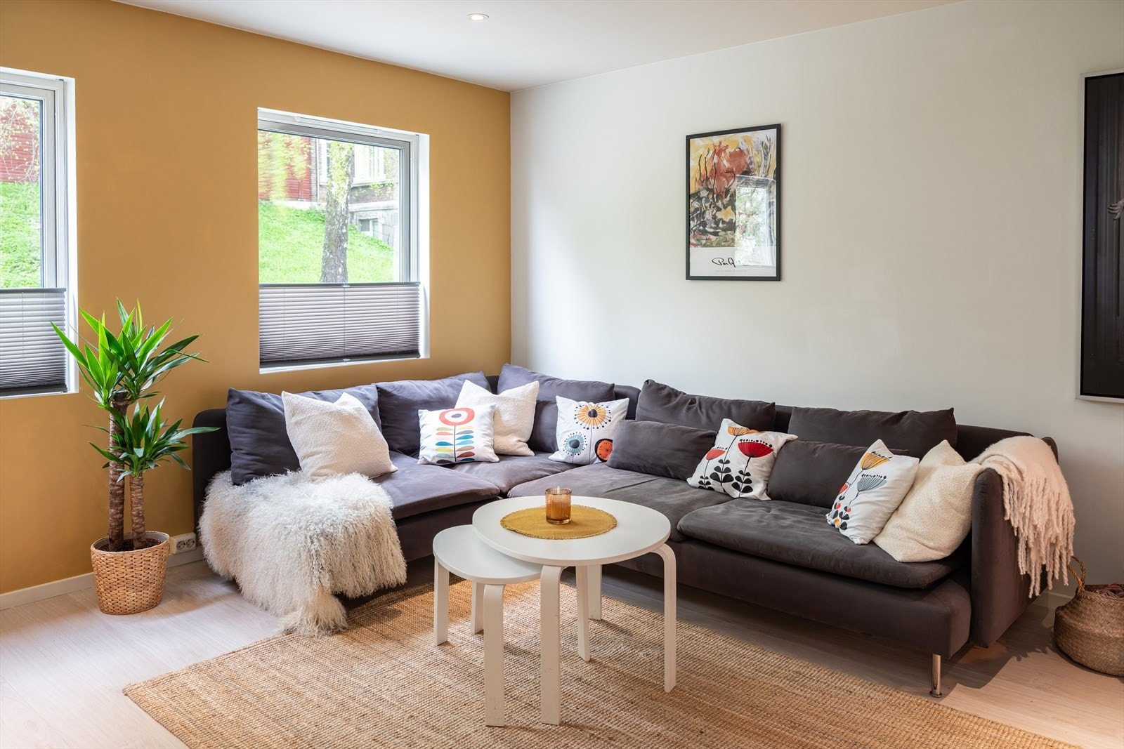 Leiligheten byr på stue, kjøkken, bad, soverom og entré. Det medfølger også bod i kjeller - perfekt for ekstra med lagringsplass. Galleribilde