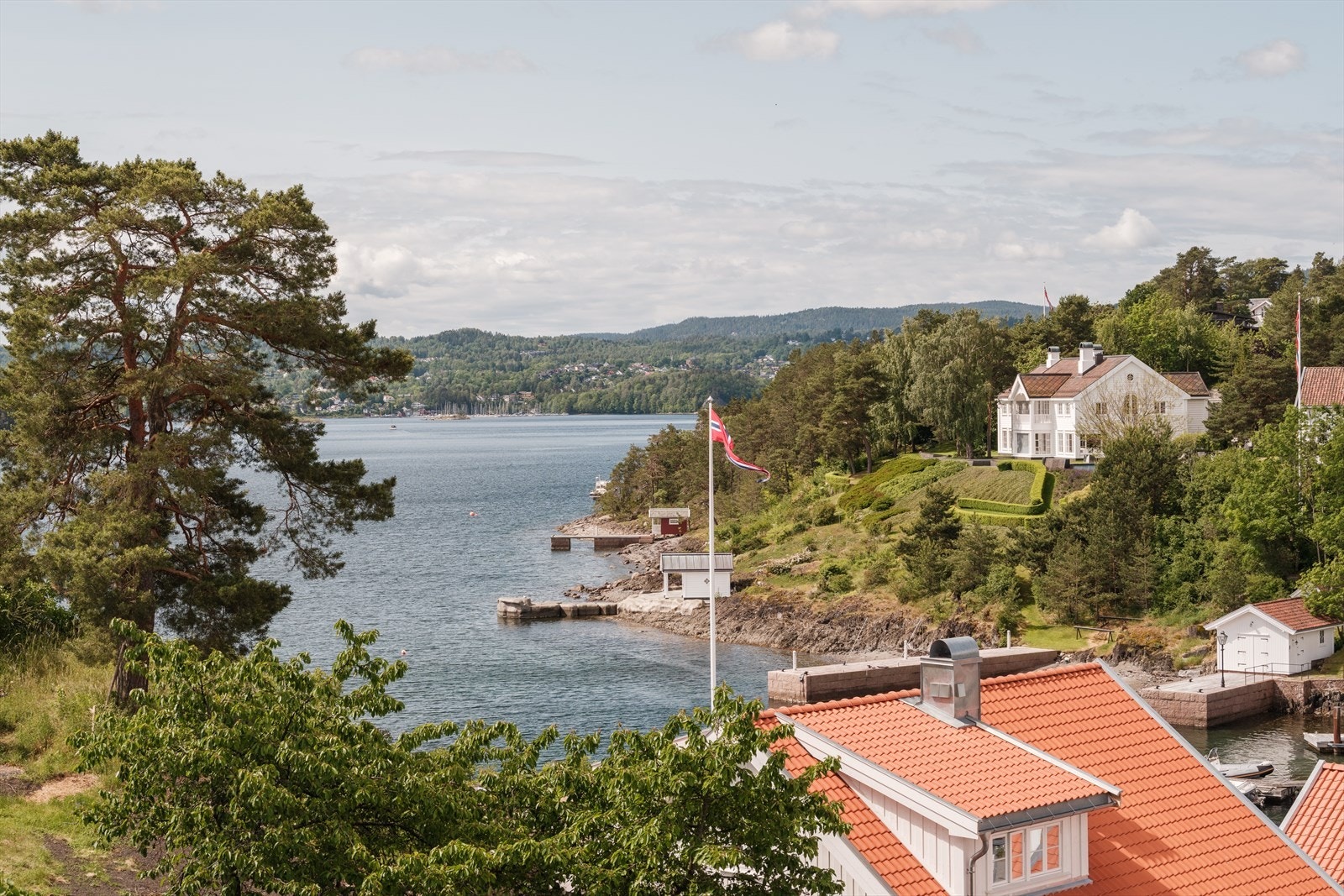 Nydelig utsikt på alle 4 sider av eiendommen. Galleribilde