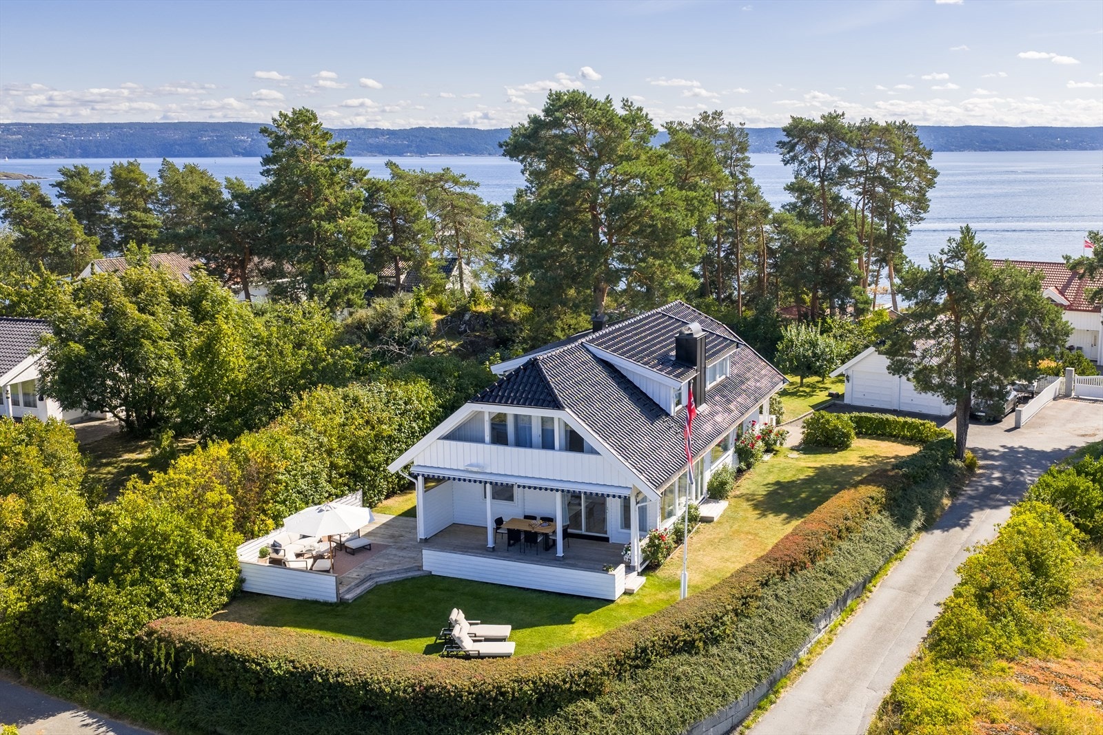 Velkommen til Konglungveien 28A - en sjelden perle presentert av Alexander Fossum i Nordvik Asker. Galleribilde