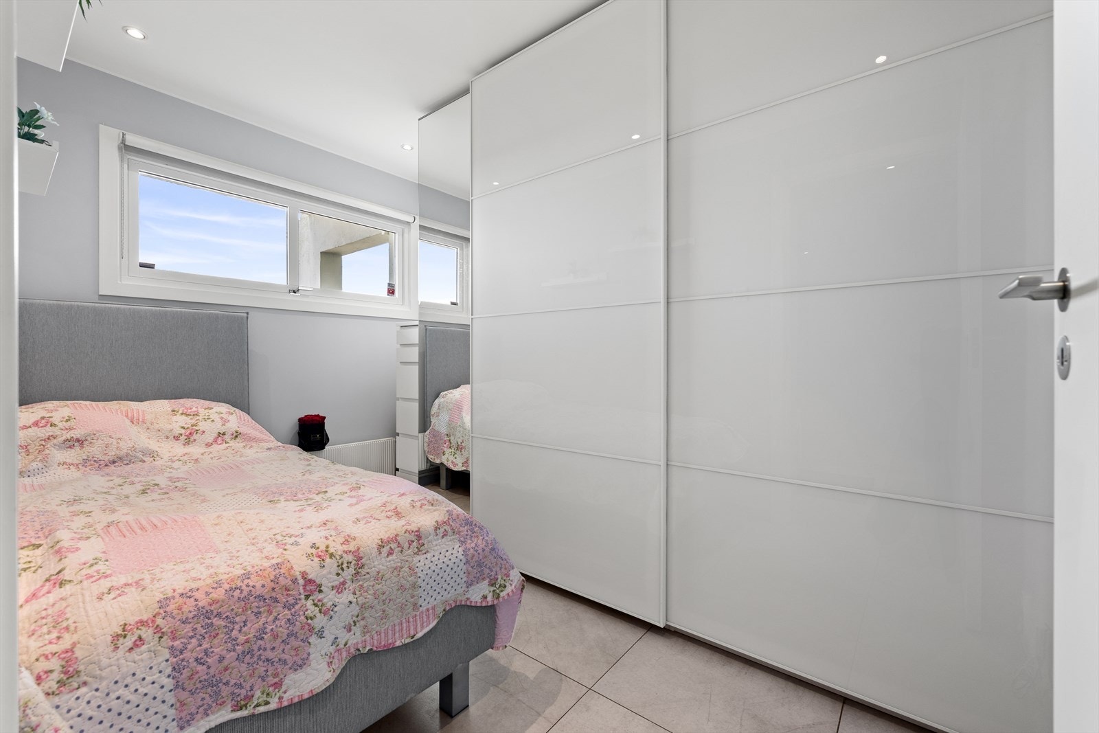 Det andre soverommet passer utmerket som barnerom, kontor eller gjesterom. Galleribilde