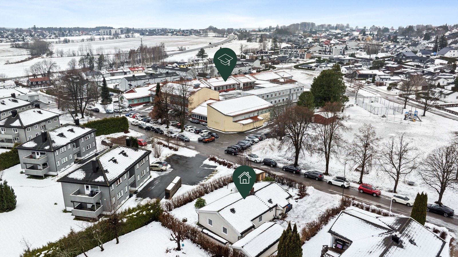 For de minste er det en trygg og kort gangvei til Mosserød barneskole, da boligen ligger rett ved barneskolen. Det er ca. 1,5 kilometer til Breidablikk ungdomsskole. Galleribilde
