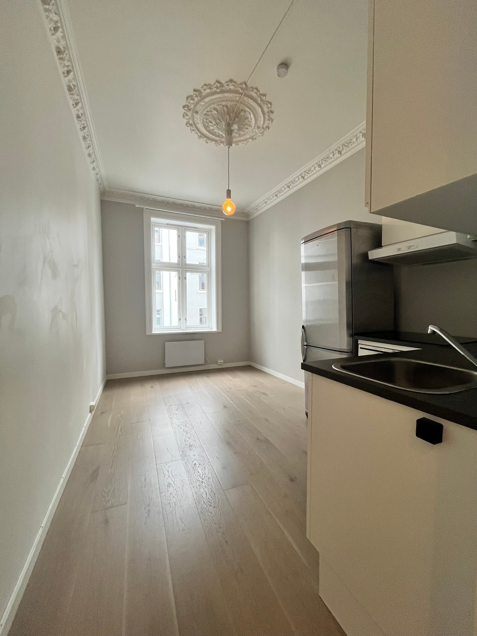 Stue med åpen kjøkkenløsning Galleribilde