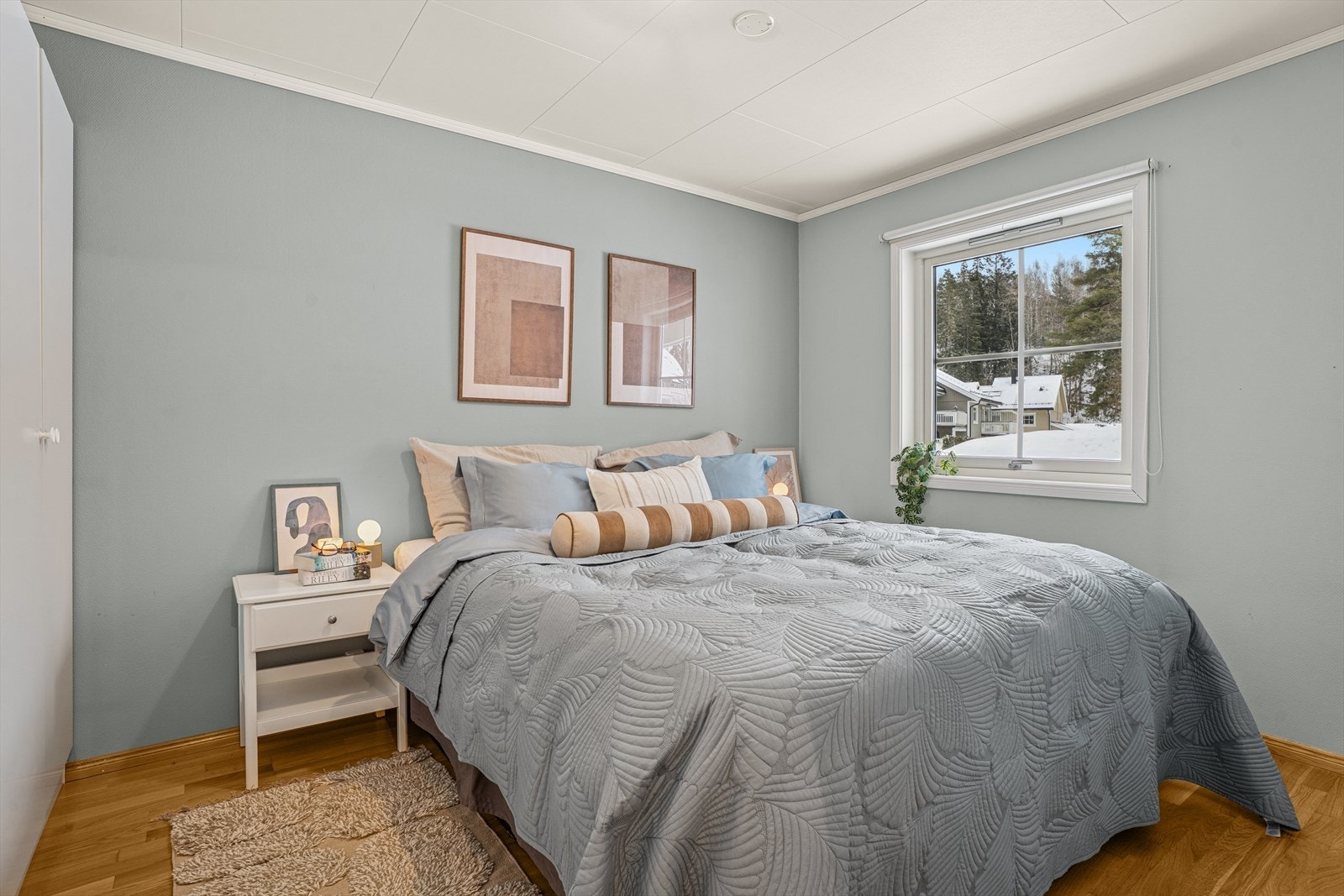 Videre byr leiligheten på tre soverom. Galleribilde