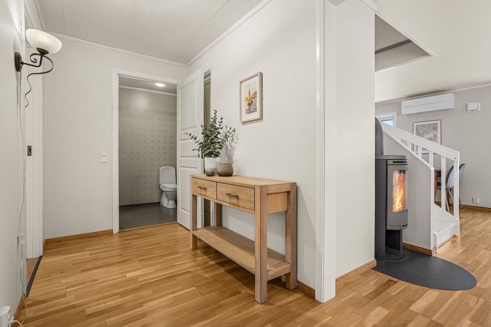 Leiligheten har en god planløsning over to plan. Galleribilde