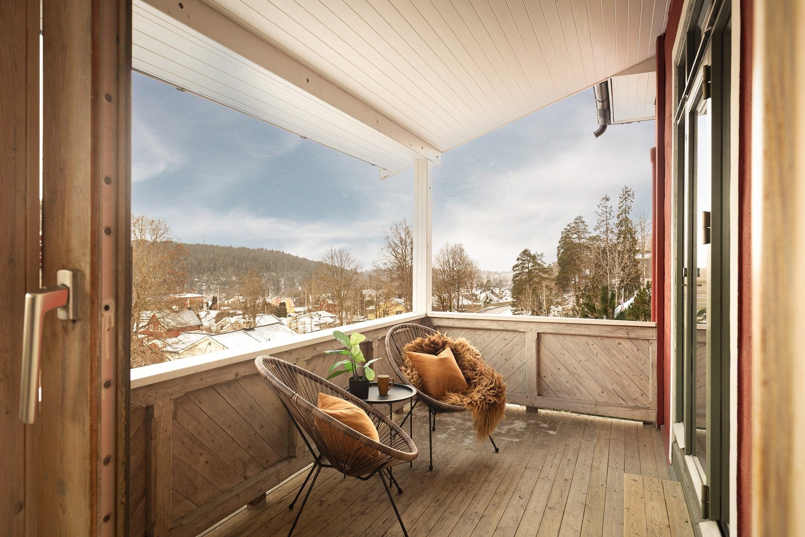 Det er kort vei til både buss -og tog som tar deg dit du måtte ønske. Galleribilde