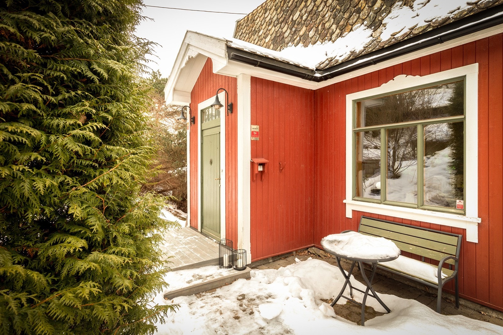 Inngangspartiet er velholdt og innbydende, også på vinterstid. Galleribilde