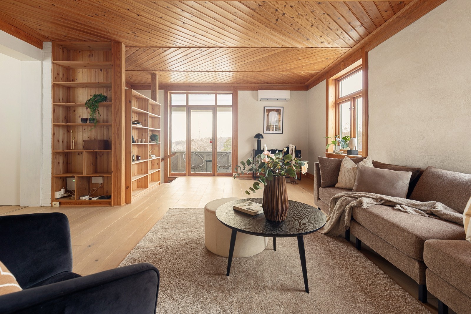 Fra stuen er det direkte utgang til en nordvendt balkong på 7,6 m². Galleribilde