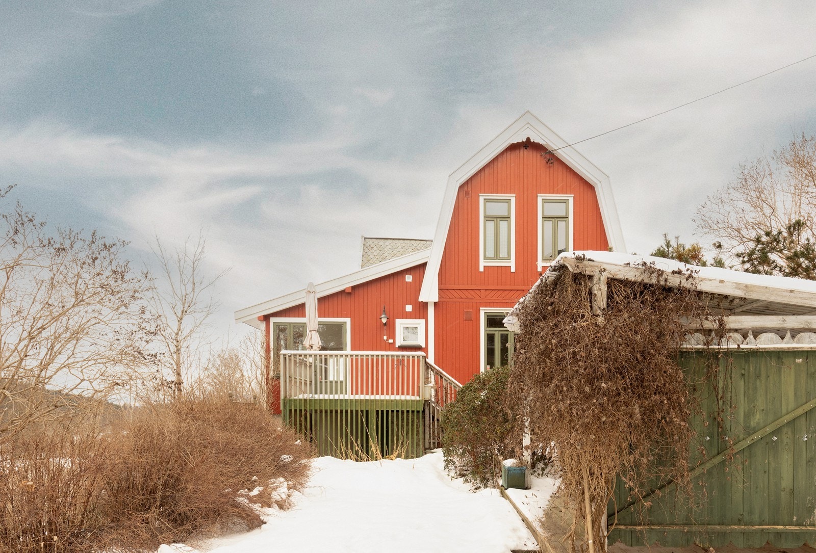 En klassisk enebolig som glir godt inn i omgivelsene. Galleribilde