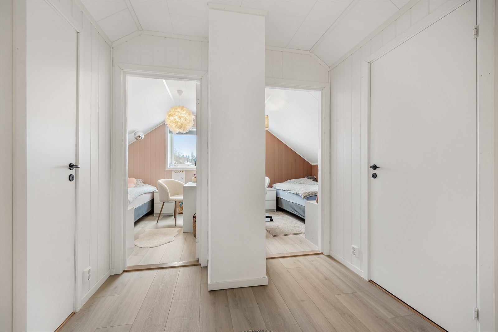 Gangen oppe. Galleribilde