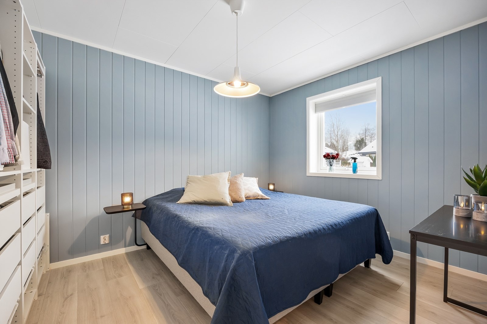 Hovedsoverommet har god plass til både dobbeltseng og annet møblement. Galleribilde