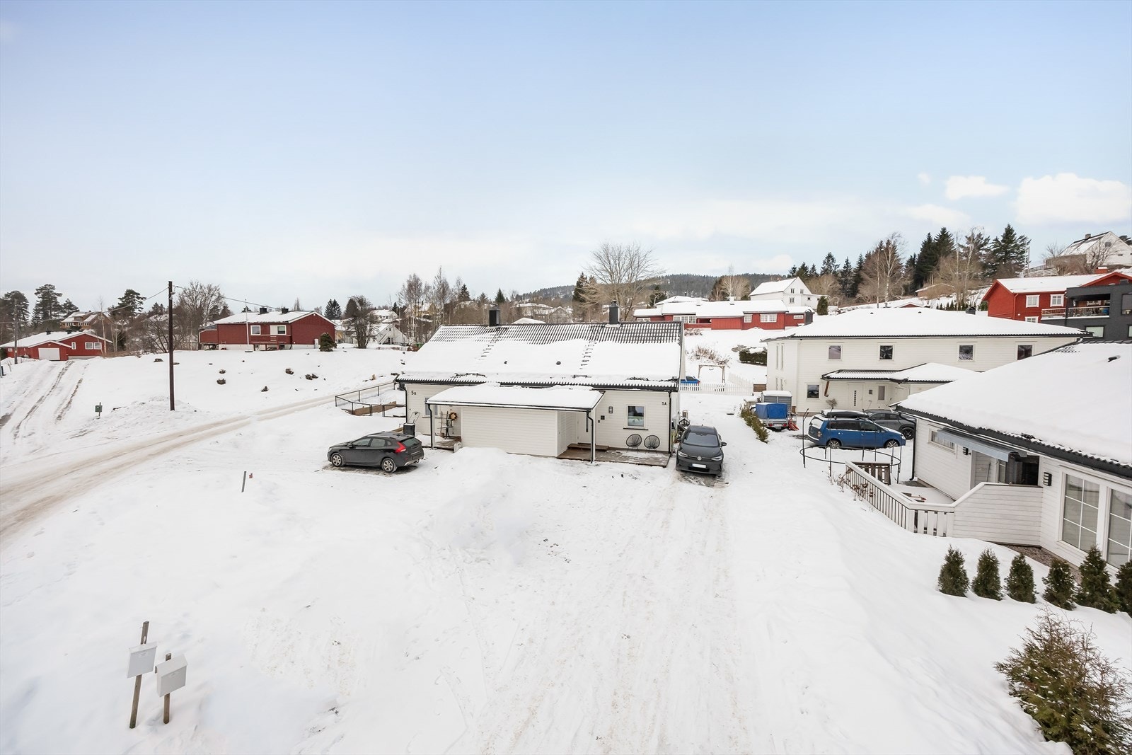 Det er kort vei til Bjørkelangen setnrum - og rett i bakkant av Bakkeveien ligger det flotte turområder. Galleribilde