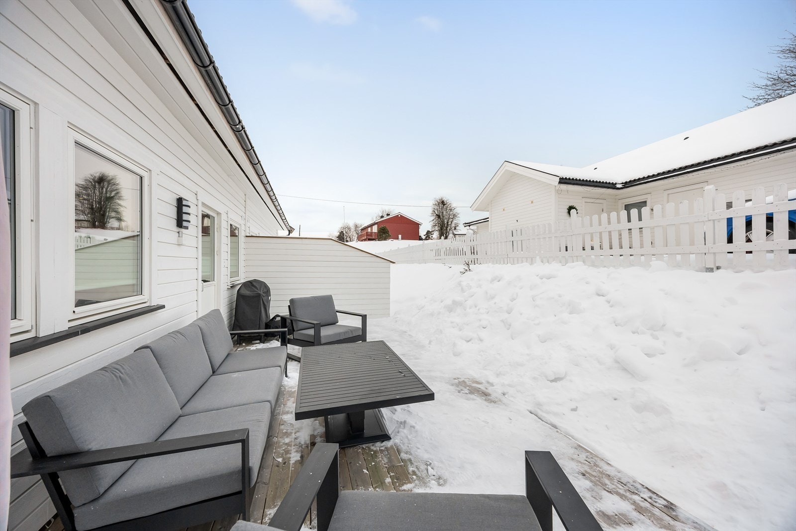 Fra allrommet er det utgang til denne terrassen. Galleribilde