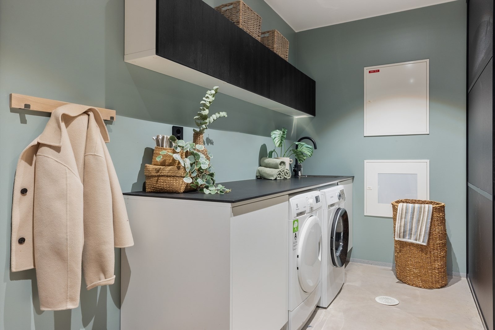 Vaskerommet har opplegg for vaskemaskin og tørketrommel. Galleribilde