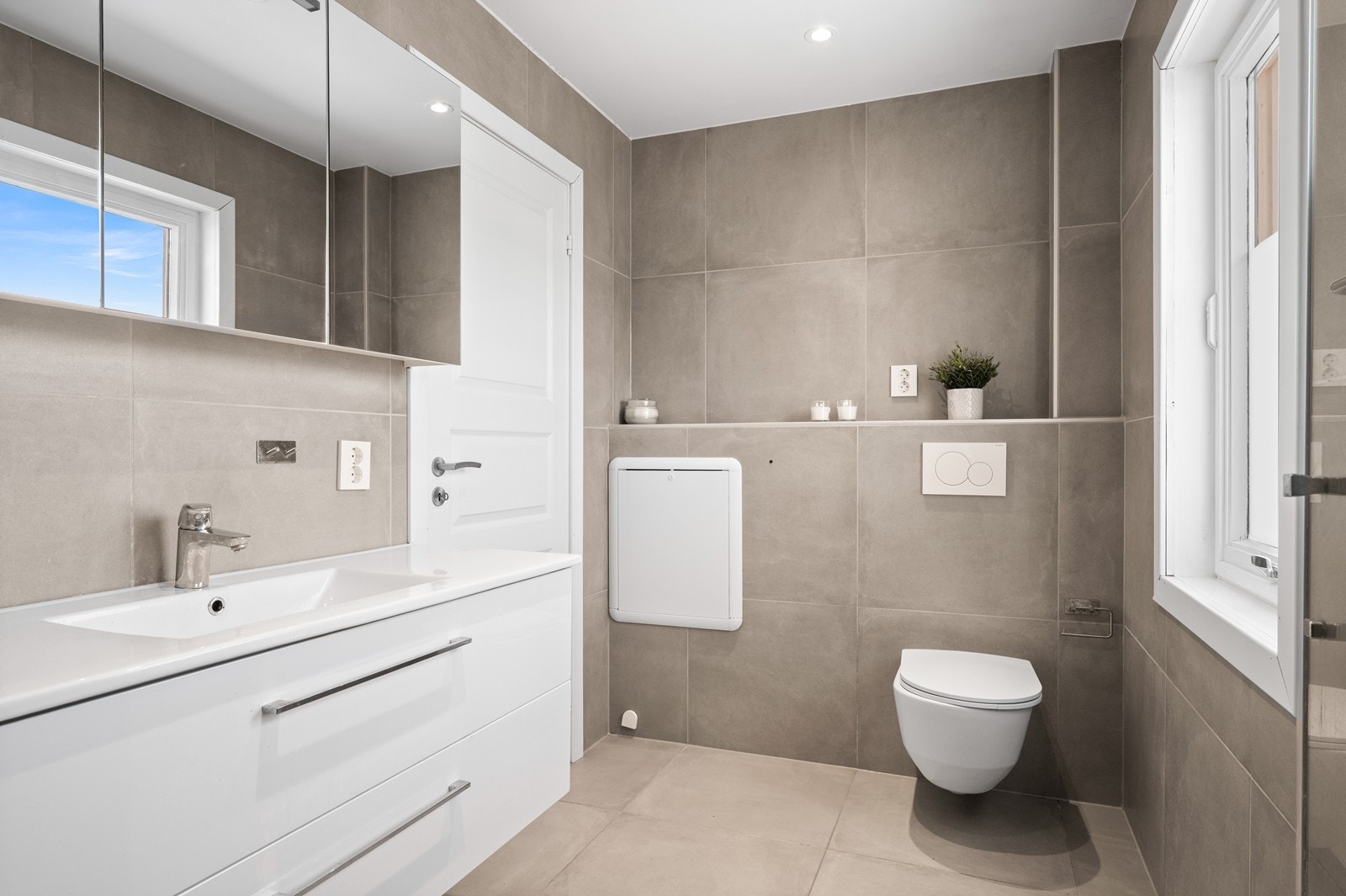 Badet i andre etasje er også renovert av fagfolk i 2018/19. Galleribilde