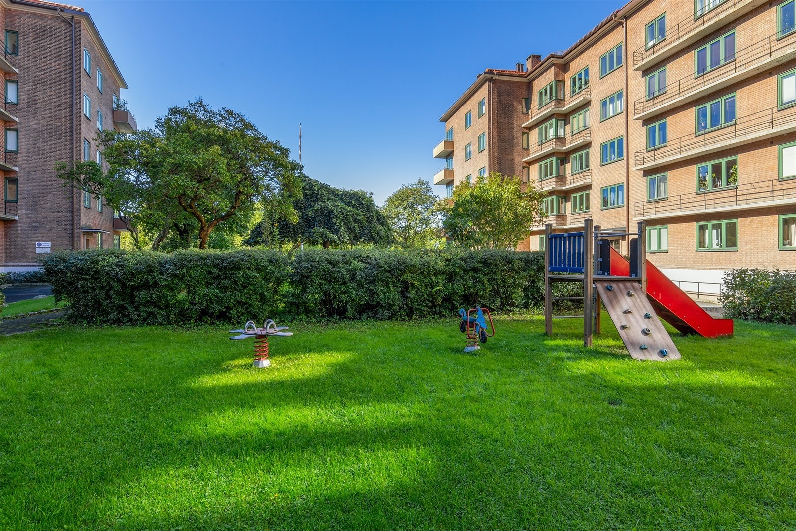 For de minste finnes det en egen lekeplass på borettslagets fellesområde Galleribilde