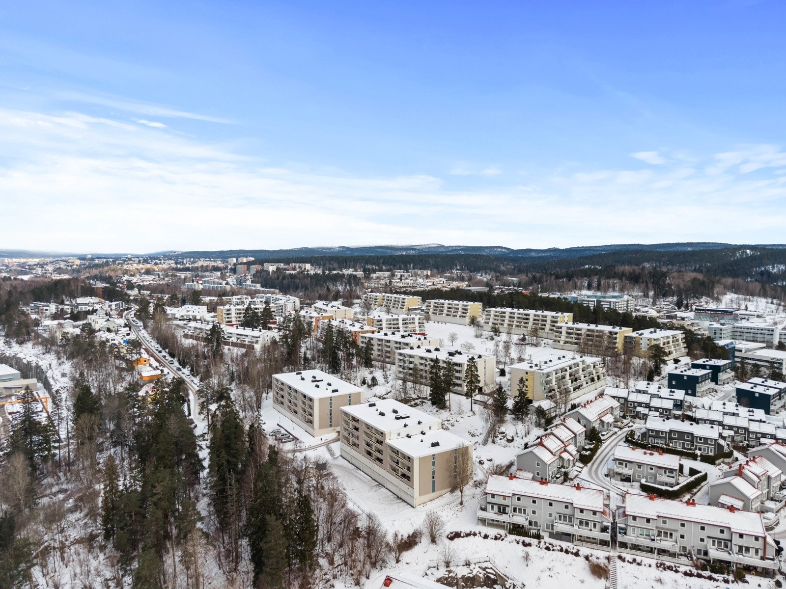 Skullerud og nærområdene byr på noe av det beste Oslo kan tilby av tur- og friluftsområder. Østmarka ligger rett utenfor døren med milevis av turveier, stier, lysløyper og skiløyper vinterstid. Galleribilde