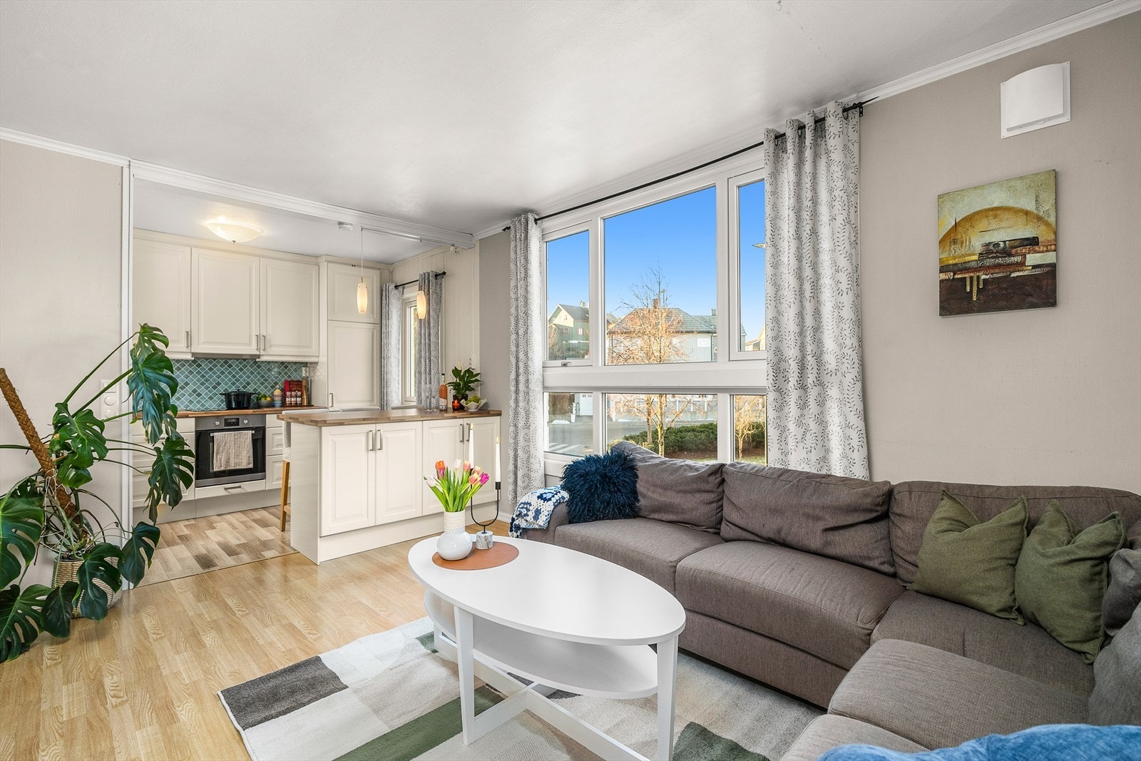 Din lokale eiendomsmegler Fredrik Rindahl v/Notar har gleden av å presentere denne flotte leiligheten i Langveien 72 Galleribilde