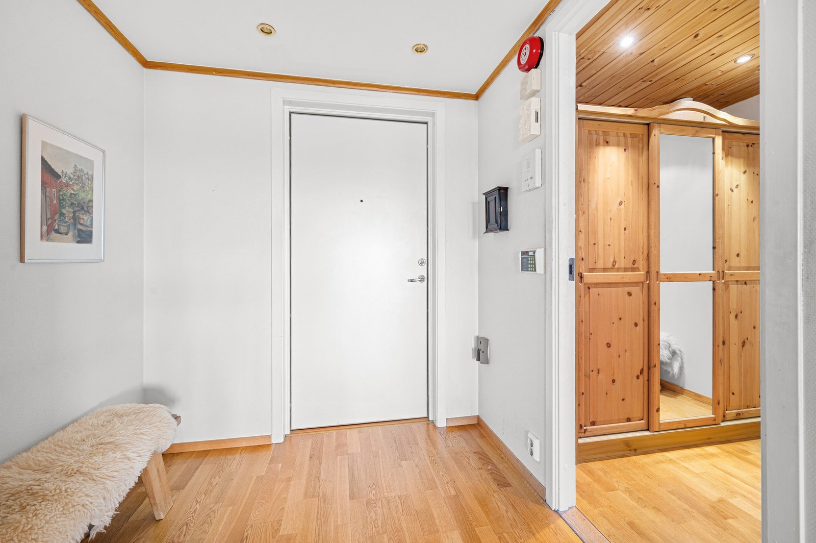 Det er installert callinganlegg. Enkel og trygg måte å ta imot gjester på. Galleribilde