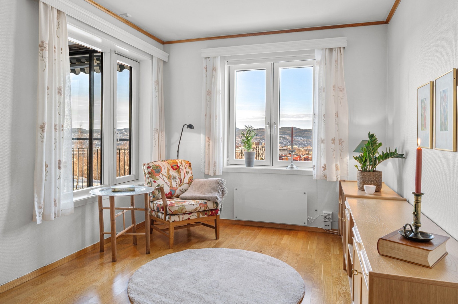 En hyggelig tv- og lesekrok, som opprinnelig var godkjent som et soverom. Galleribilde