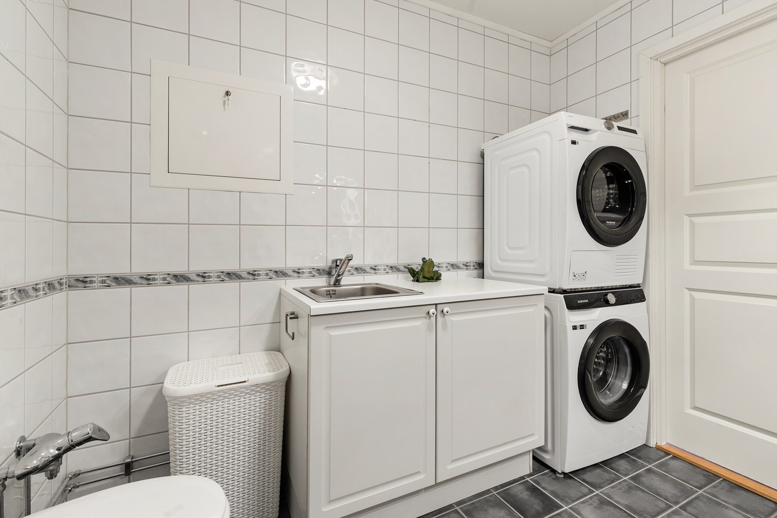 Det er opplegg for vaskemaskin og tørketrommel. Galleribilde