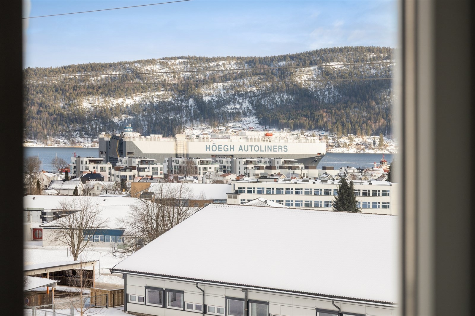 Utsikt fra kjøkkenet mot fjorden. Galleribilde
