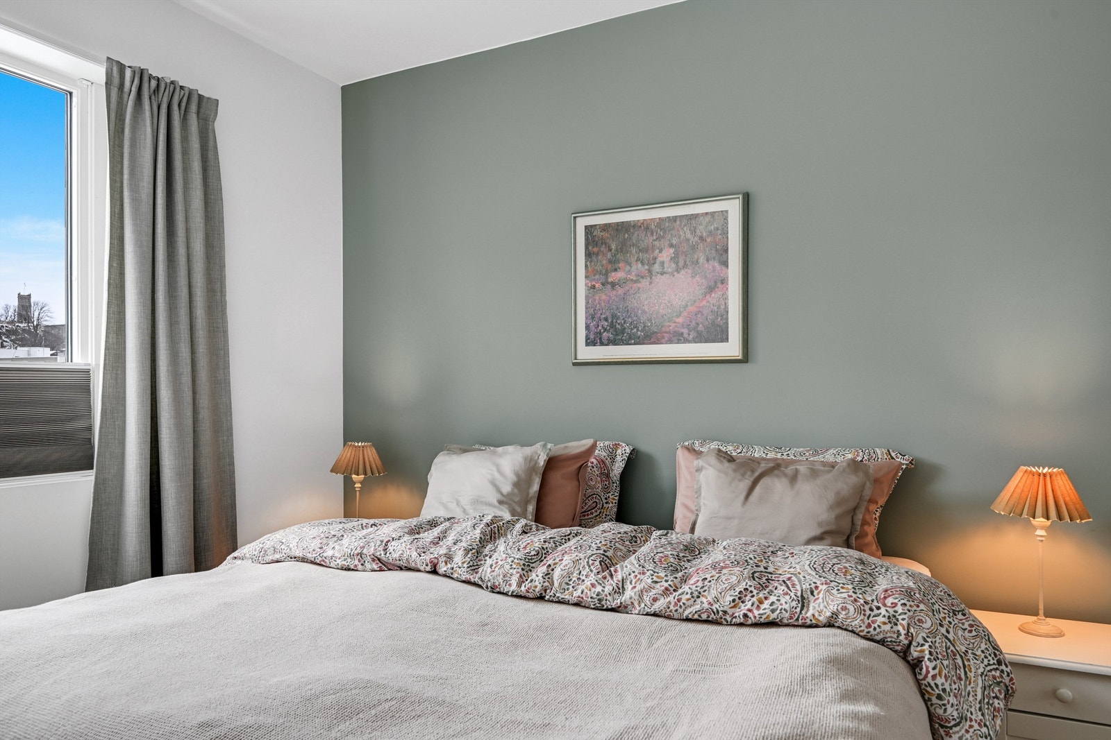 Malt i en lun og delikat farge. Galleribilde